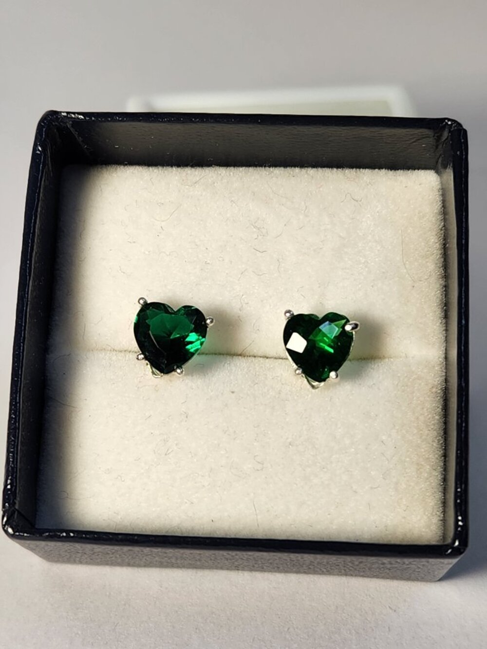 Vintage Emerald Green Heart Gemstone 925 Sterling Silver Stud Earrings